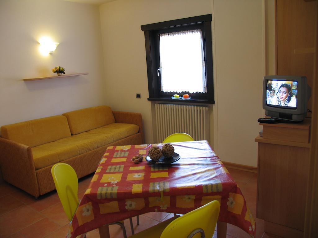 Art Apartments Casa Napell Λιβίνιο Δωμάτιο φωτογραφία